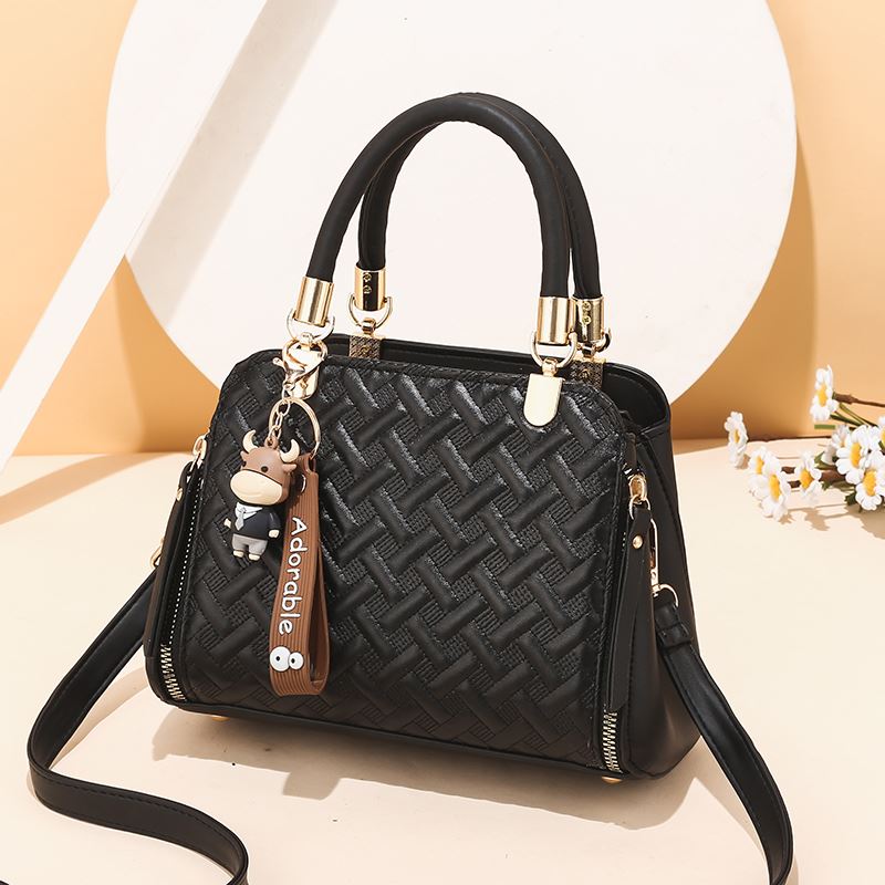 JT19165 IDR.178.000 MATERIAL PU SIZE L23XH17XW11CM WEIGHT 650GR COLOR BLACK