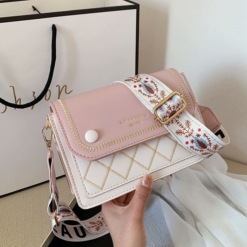 JT1950 IDR.158.000 MATERIAL PU SIZE L20XH13XW7CM WEIGHT 500GR COLOR PINK