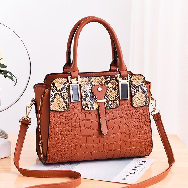 JT20281 IDR.165.000 MATERIAL PU SIZE L28XH22XW13CM WEIGHT 850GR COLOR BROWN