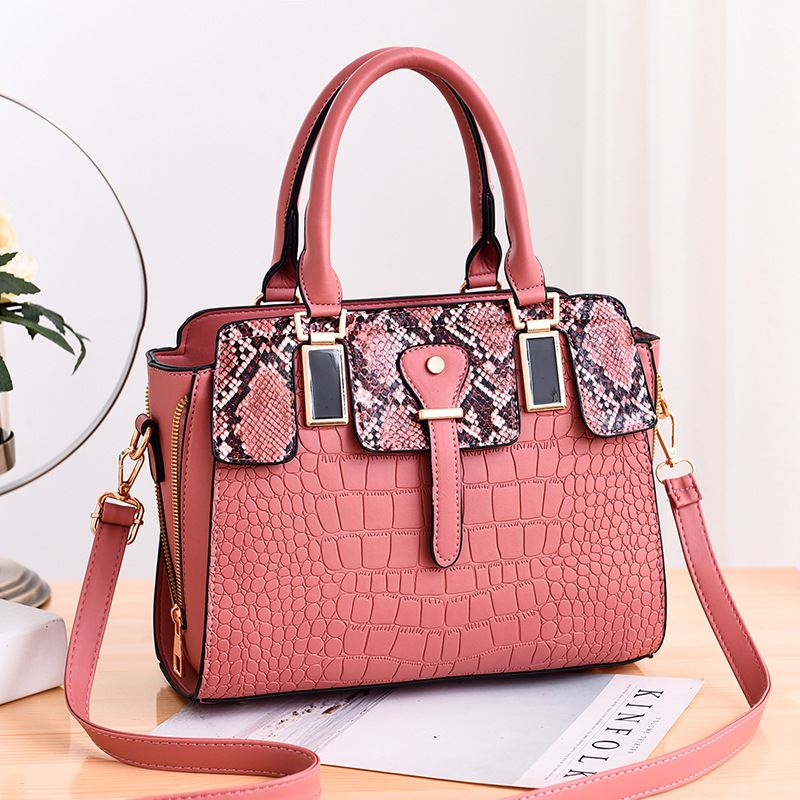 JT20281 IDR.175.000  MATERIAL PU SIZE L28XH22XW13CM WEIGHT 850GR COLOR PINK