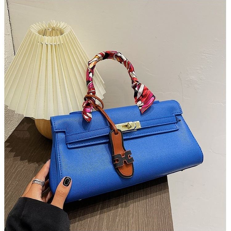 JT2047 IDR.188.000 MATERIAL PU SIZE L29XH17XW12CM WEIGHT 650GR COLOR BLUE