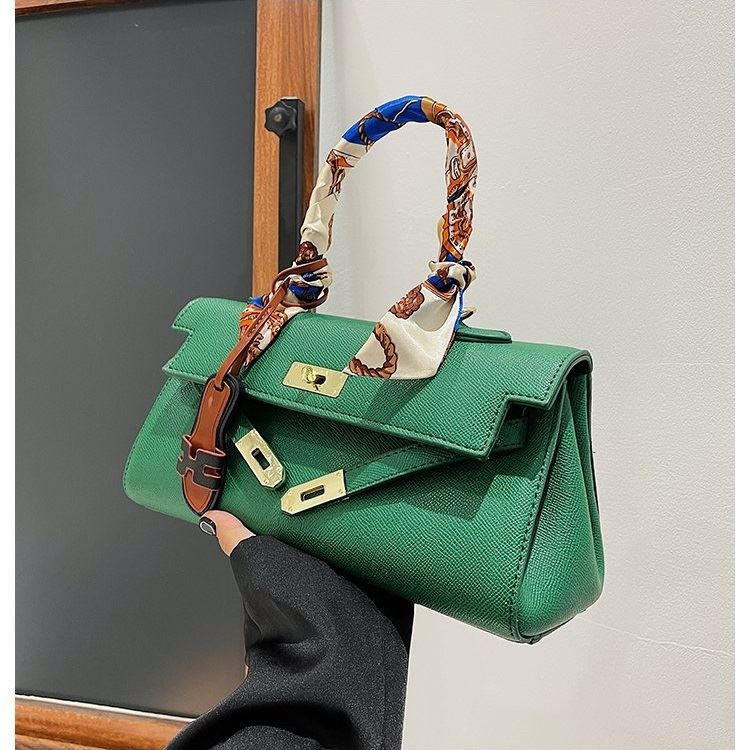 JT2047 IDR.188.000 MATERIAL PU SIZE L29XH17XW12CM WEIGHT 650GR COLOR GREEN