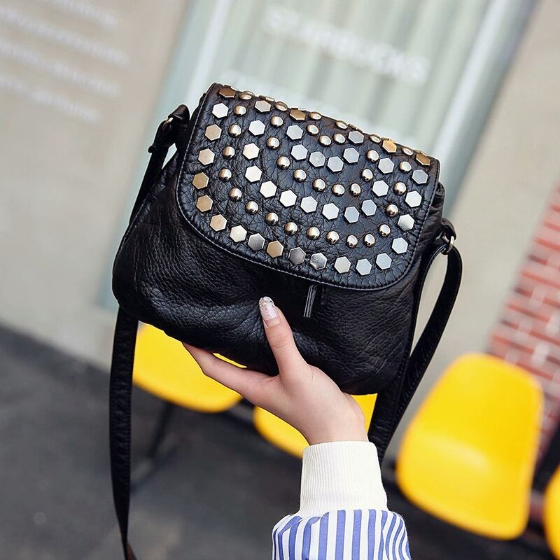 JT24317 IDR.167.000 MATERIAL PU SIZE L25XH20XW5CM WEIGHT 400GR COLOR BLACK