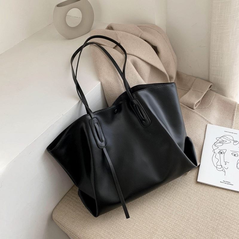 JT2733 IDR.170.000 MATERIAL PU SIZE L38XH30XW15CM WEIGHT 520GR COLOR BLACK