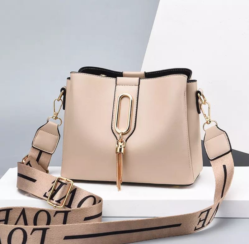 JT28090 IDR.166.000 MATERIAL PU SIZE L22XH10XW7CM WEIGHT 600GR COLOR KHAKI