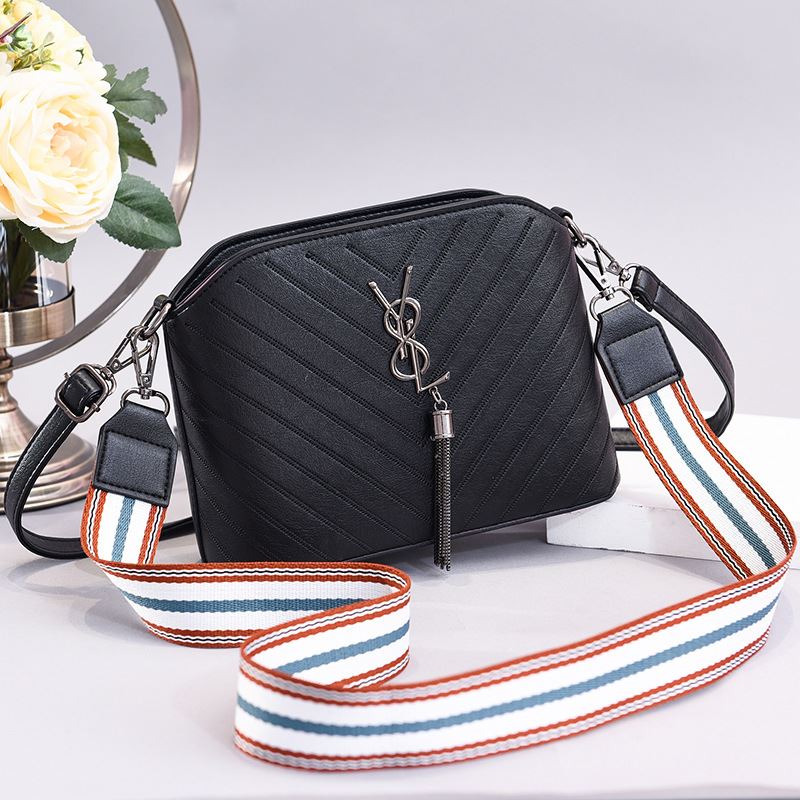 JT3175 IDR.150.000 MATERIAL PU SIZE L22XH17XW8CM WEIGHT 500GR COLOR Y8L