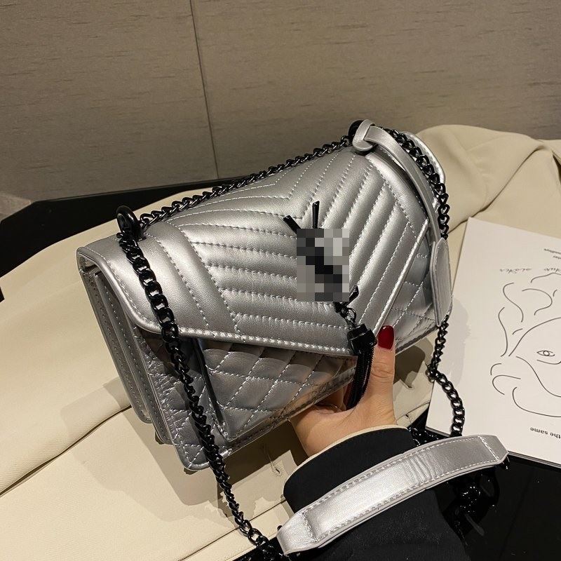 JT34461 IDR.155.000 MATERIAL PU SIZE L23XH15XW8CM WEIGHT 500GR COLOR SILVER