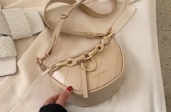 JT34510MATERIAL PU SIZE L22XH15XW8CM WEIGHT 400GR COLOR KHAKI
