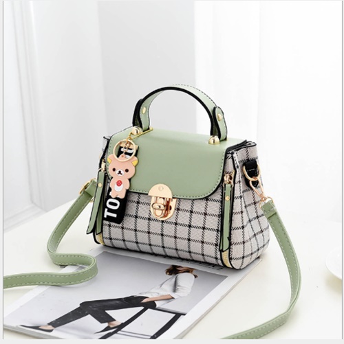 JT387 IDR.150.000 MATERIAL CANVAS SIZE L20XH15XW11CM WEIGHT 550GR COLOR GREEN