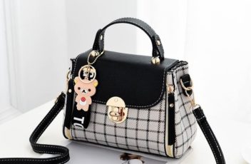 JT387 IDR.152.000 MATERIAL CANVAS SIZE L20XH15XW11CM WEIGHT 600GR COLOR BLACK