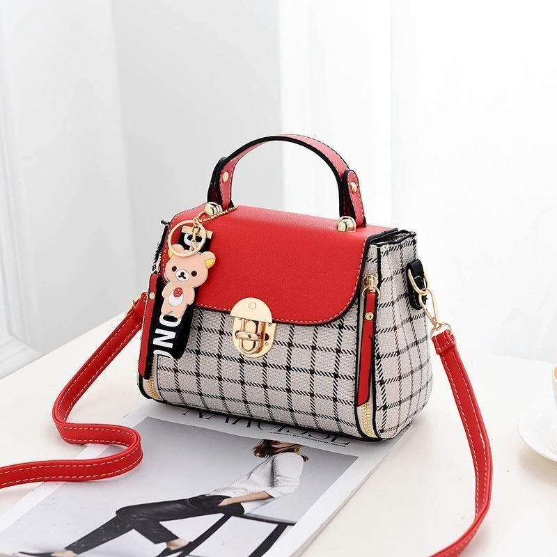 JT387 IDR.152.000 MATERIAL CANVAS SIZE L20XH15XW11CM WEIGHT 600GR COLOR RED