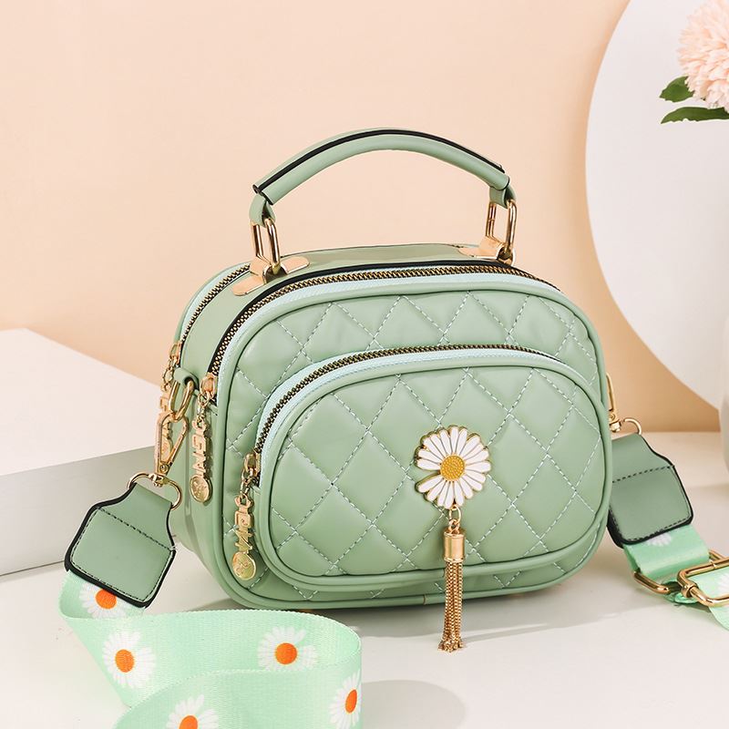 JT4003 IDR.165.000 MATERIAL PU SIZE L20XH15XW9CM WEIGHT 600GR COLOR GREEN