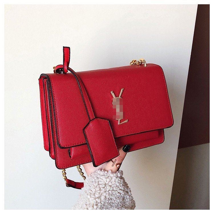 JT4452 IDR.180.000 MATERIAL PU SIZE L22XH16XW9CM WEIGHT 400GR COLOR RED