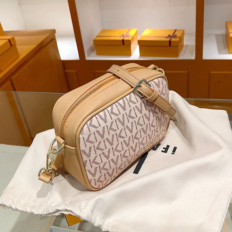 JT5032 IDR.156.000 MATERIAL PU SIZE L19XH14XW7CM WEIGHT 310GR COLOR KHAKI