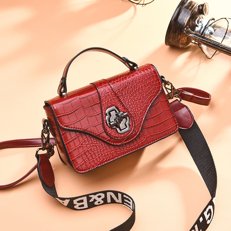 JT505 IDR.168.000 MATERIAL PU SIZE L20XH13XW7CM WEIGHT COLOR RED