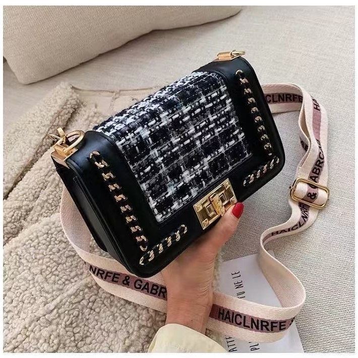 JT505521 IDR.154.000 MATERIAL PU SIZE L21XH13.5XW7CM WEIGHT 450GR COLOR BLACK