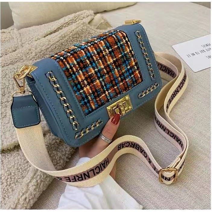 JT505521 IDR.154.000 MATERIAL PU SIZE L21XH13.5XW7CM WEIGHT 450GR COLOR BLUE