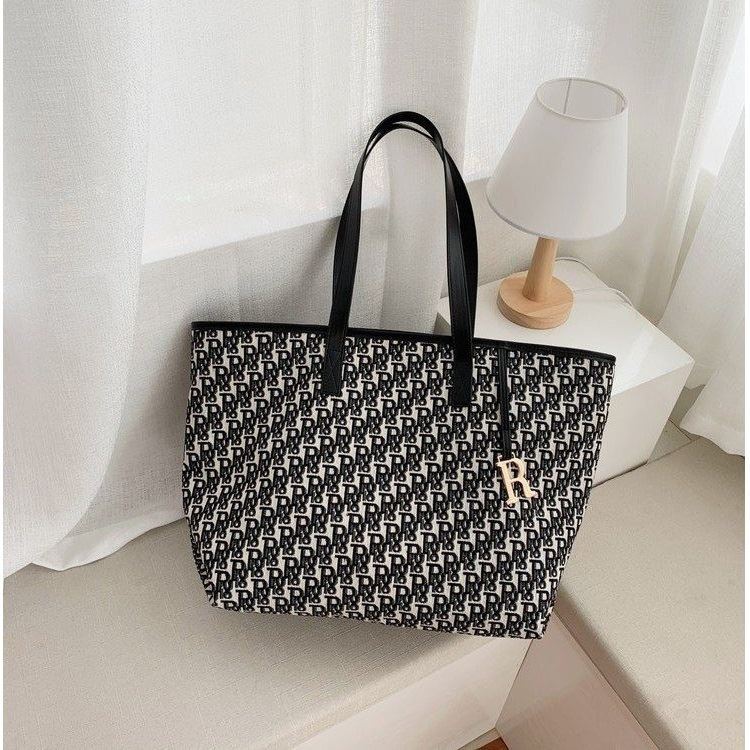JT5302 IDR.166.000 MATERIAL CANVAS SIZE L49XH32XW19CM WEIGHT 620GR COLOR BLACK