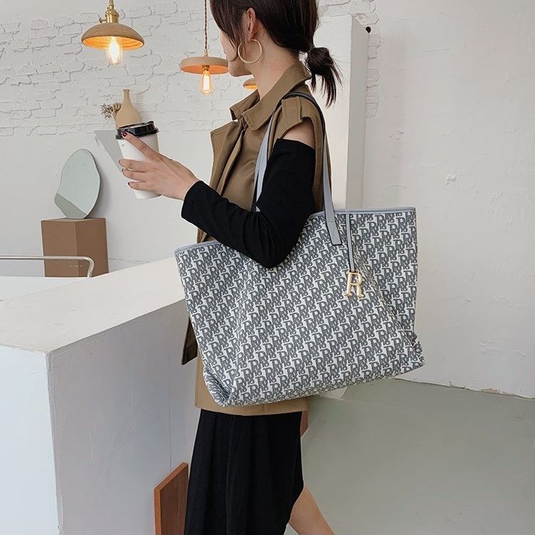 JT5302 IDR.166.000 MATERIAL CANVAS SIZE L49XH32XW19CM WEIGHT 620GR COLOR GRAY