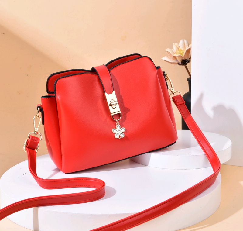 JT551 IDR.171.000 MATERIAL PU SIZE L23XH18XW6CM WEIGHT 550GR COLOR RED
