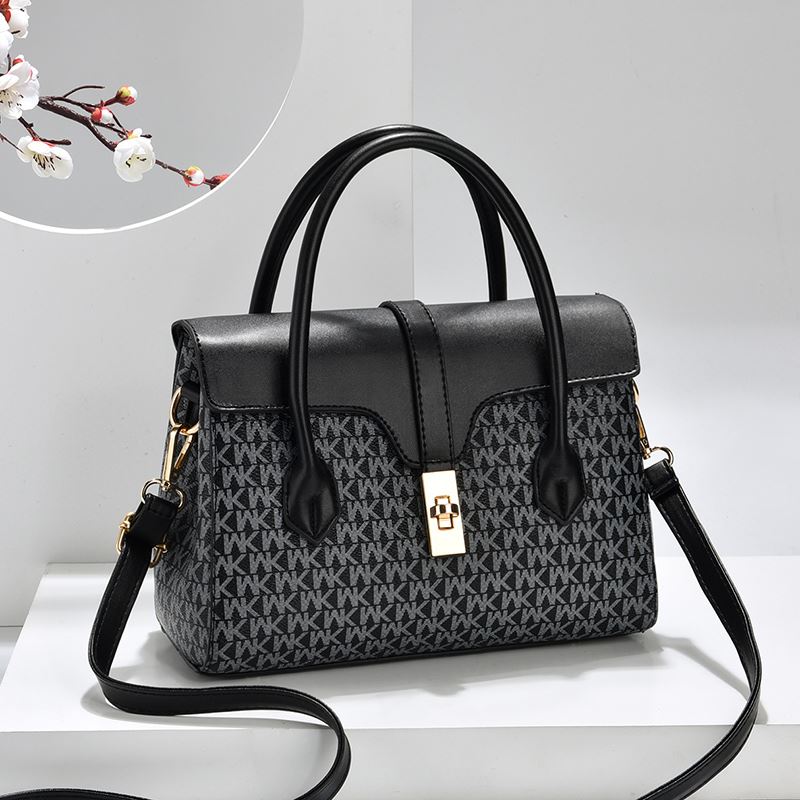 JT6011 IDR.177.000 MATERIAL PU SIZE L25XH18XW12CM WEIGHT 720GR COLOR BLACK