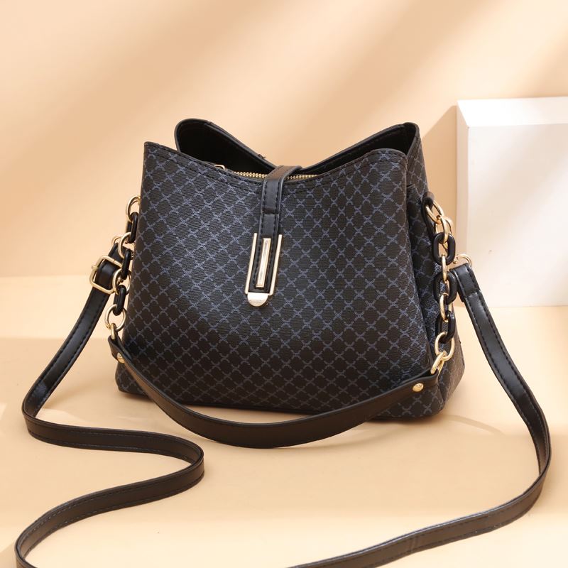 JT6019 IDR.174.000 MATERIAL PU SIZE L26XH19XW12CM WEIGHT 550GR COLOR BLACK