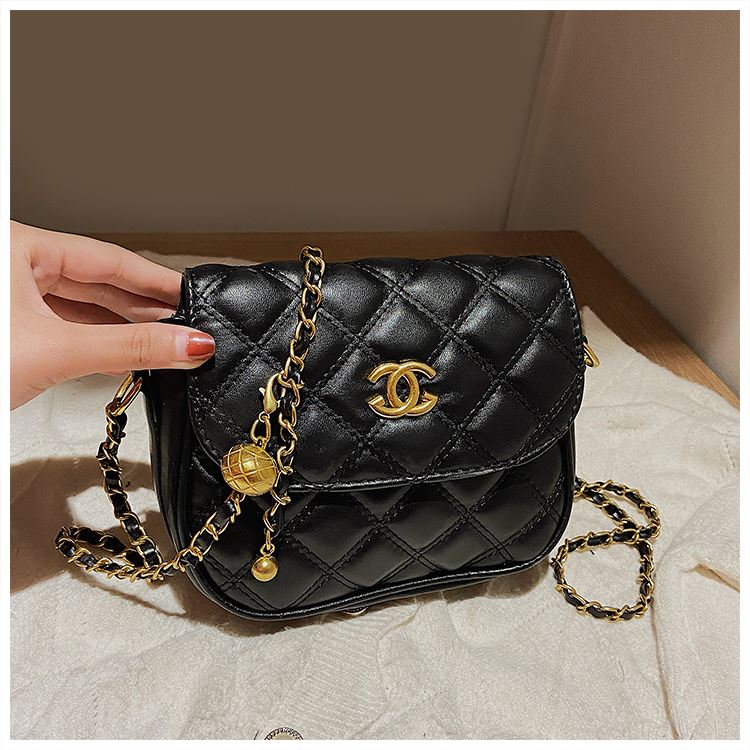 JT615 IDR.162.000 MATERIAL PU SIZE L20XH14XW6CM WEIGHT 330GR COLOR BLACK