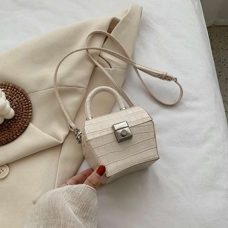 JT62153 IDR.192.000 MATERIAL PU SIZE L12XH10XW7CM WEIGHT 350GR COLOR BEIGE