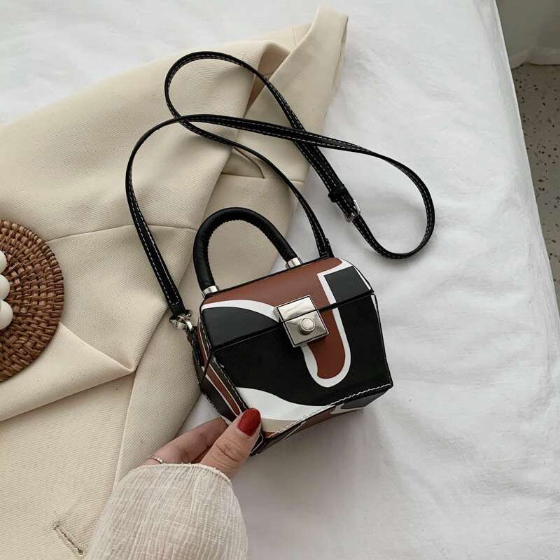 JT62153 IDR.192.000 MATERIAL PU SIZE L12XH10XW7CM WEIGHT 350GR COLOR BLACKBROWN
