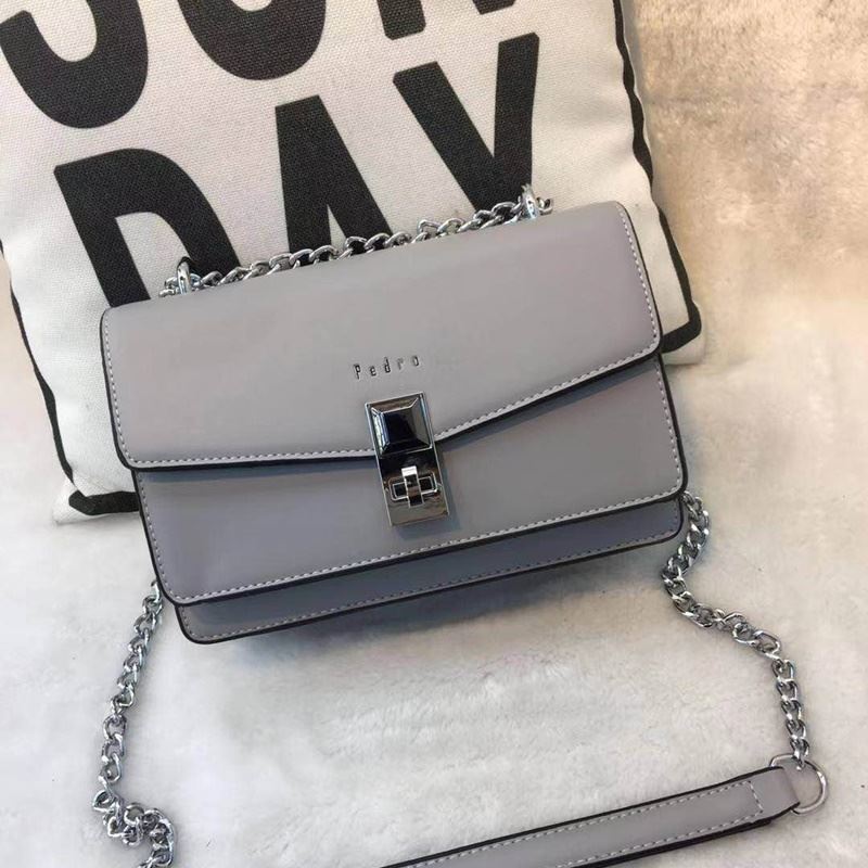 JT62632 IDR.190.000 MATERIAL PU SIZE L22XH15XW9CM WEIGHT 700GR COLOR GRAY