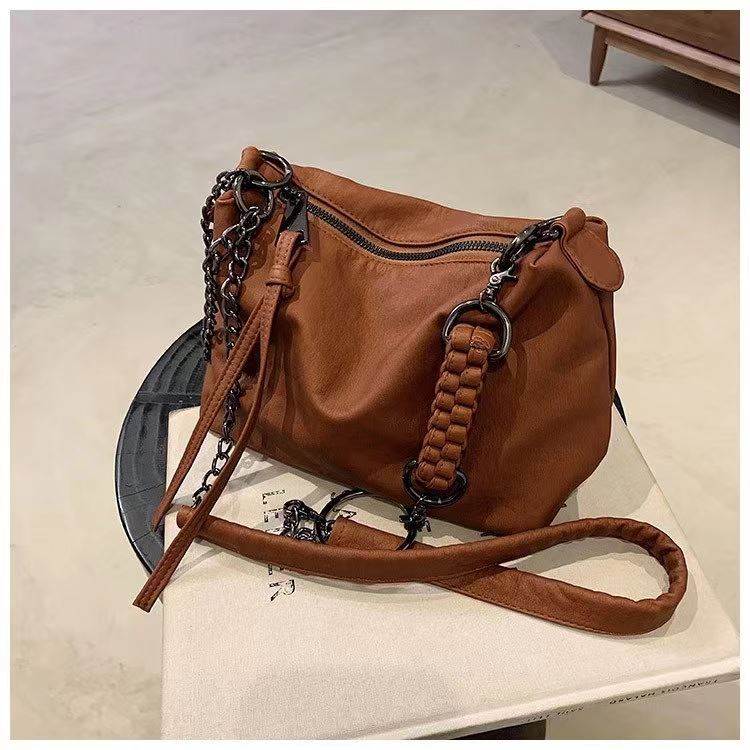 JT6311 IDR.176.000 MATERIAL PU SIZE L24XH17XW12CM WEIGHT 380GR COLOR BROWN