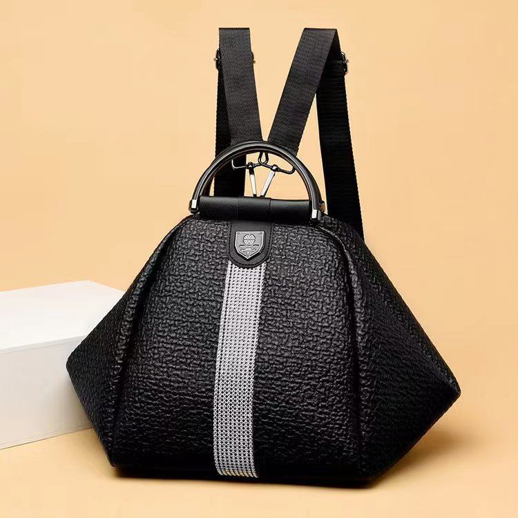 JT6345 IDR.165.000 MATERIAL PU SIZE L28XH24XW10CM WEIGHT 500GR COLOR BLACK