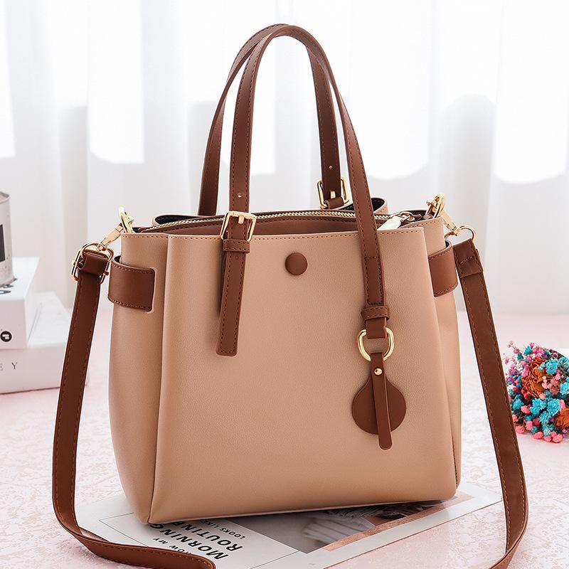 JT660 IDR.190.000 MATERIAL PU SIZE L23XH21XW11CM WEIGHT 660GR COLOR KHAKI