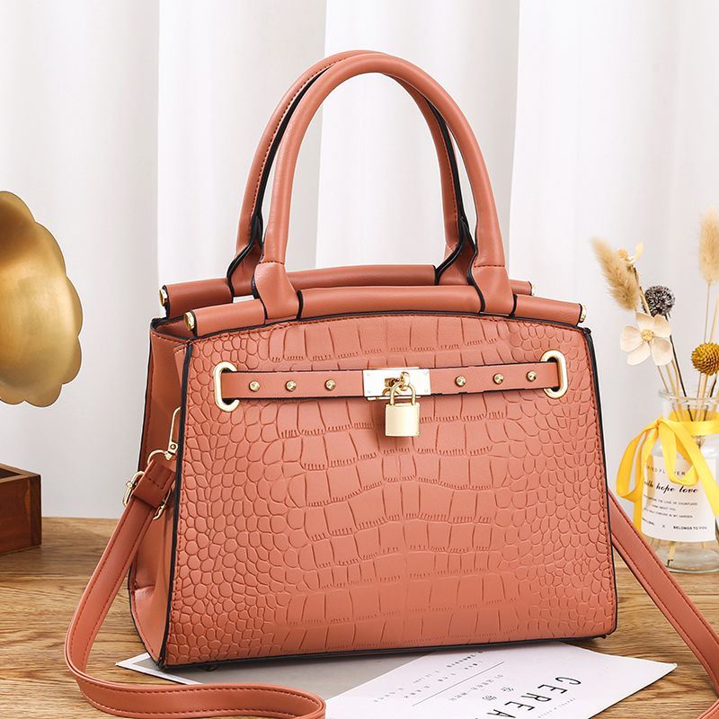 JT6610 IDR.197.000 MATERIAL PU SIZE L28XH22XW13CM WEIGHT 900GR COLOR PINK