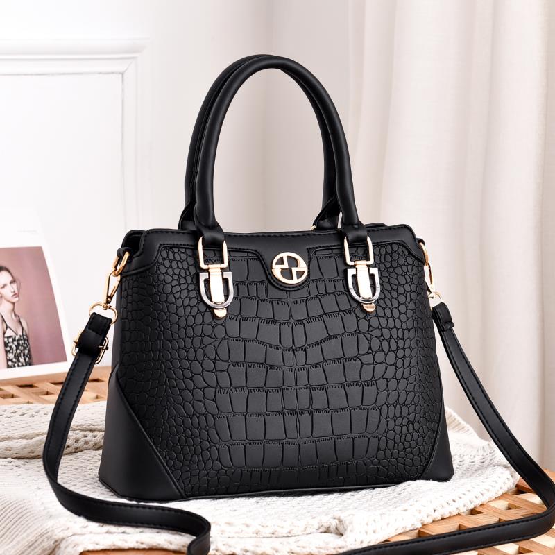 JT6612 IDR.180.000 MATERIAL PU SIZE L30XH23XW14CM WEIGHT 750GR COLOR BLACK