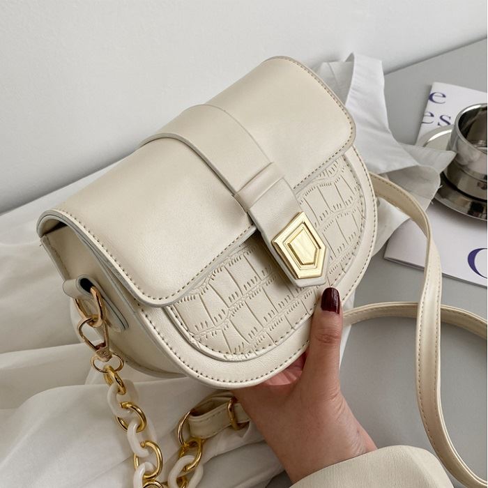 JT7001 IDR.135.000 MATERIAL PU SIZE L17XH14XW7CM WEIGHT 290GR COLOR BEIGE