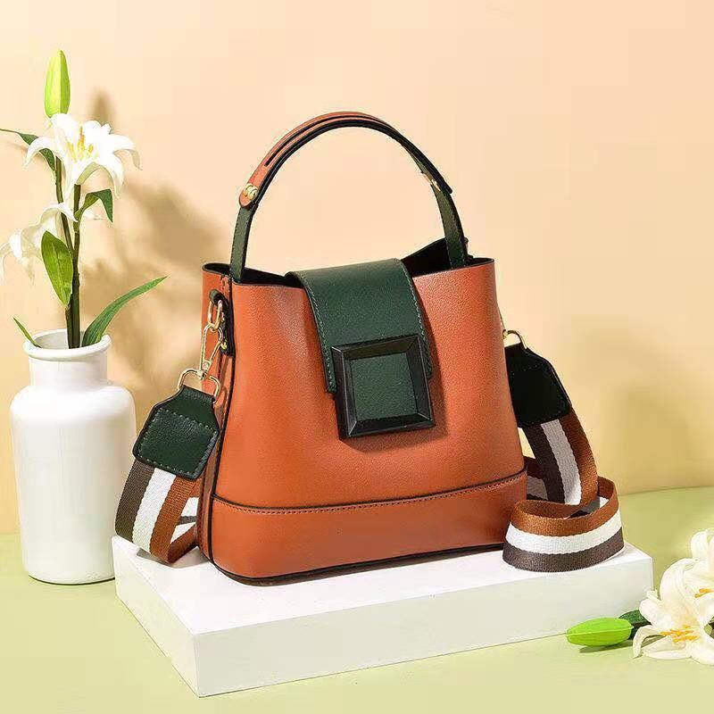 JT7008 IDR.155.000  MATERIAL PU SIZE L21XH19XW11CM WEIGHT 650GR COLOR BROWN