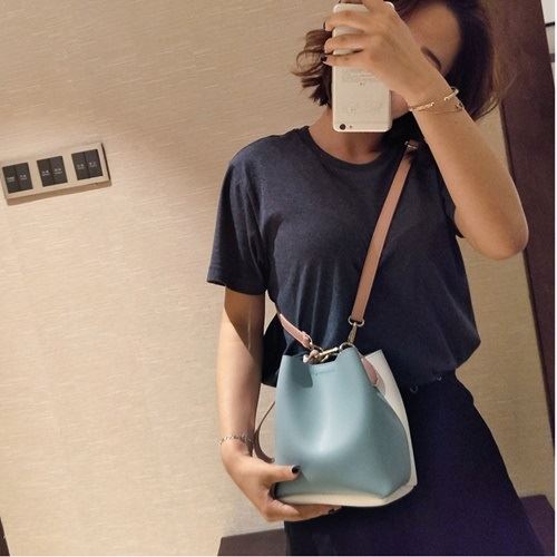 JT8028 IDR.125.000 MATERIAL PU SIZE L17XH18XW12CM WEIGHT 400GR COLOR BLUEWHITE