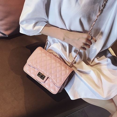 JT8083 IDR.149.000 MATERIAL PU SIZE L21XH15XW7CM WEIGHT 450GR COLOR PINK
