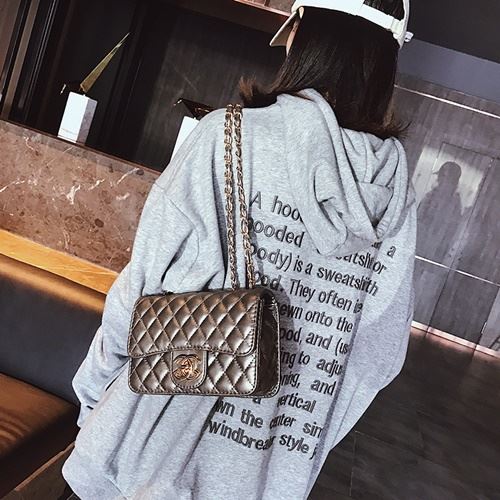 JT80831 IDR.155.000 MATERIAL PU SIZE L21XH15XW7CM WEIGHT 500GR COLOR SILVER