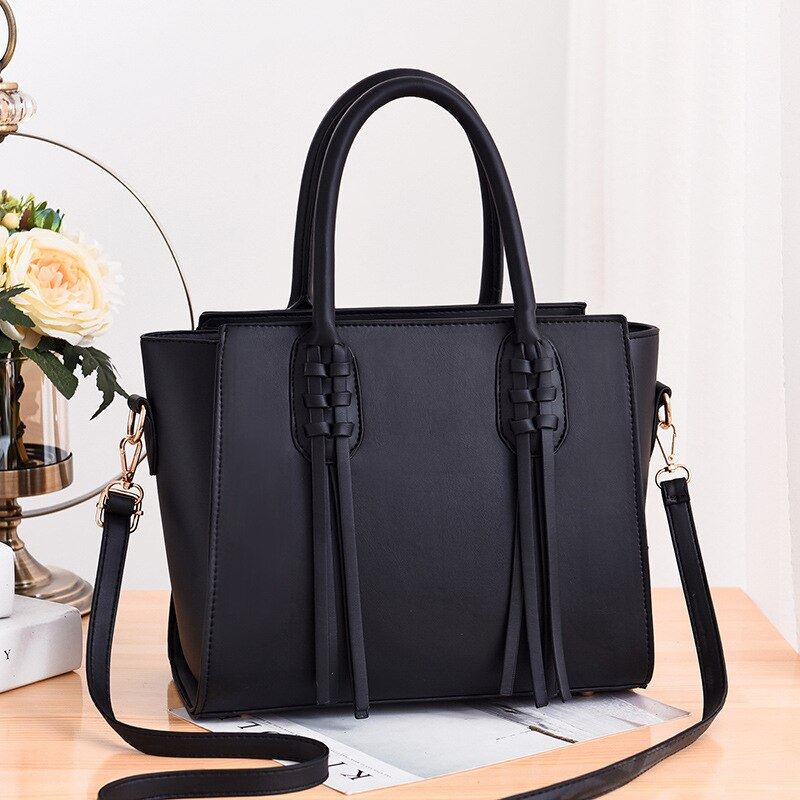 JT8160 IDR.165.000 MATERIAL PU SIZE L30XH24XW15CM WEIGHT 900GR COLOR BLACK