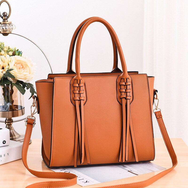 JT8160 IDR.165.000 MATERIAL PU SIZE L30XH24XW15CM WEIGHT 900GR COLOR BROWN