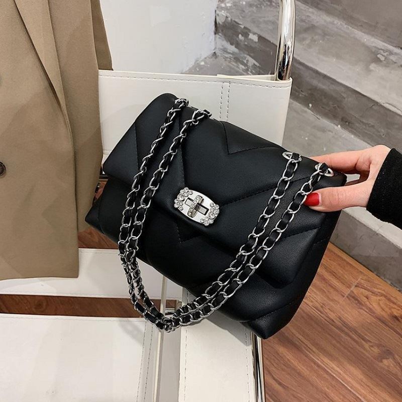 JT818 IDR.175.000 MATERIAL PU SIZE L24XH17XW9CM WEIGHT 550GR COLOR BLACK