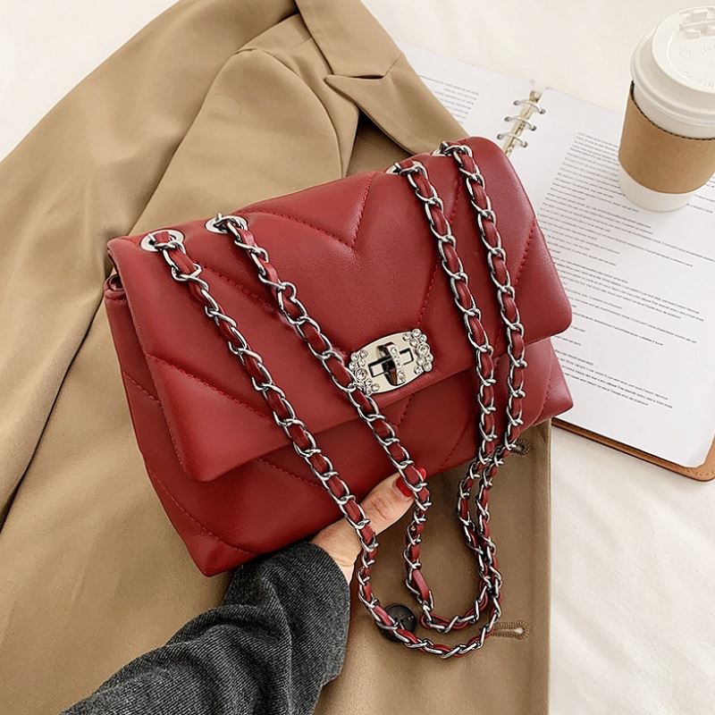 JT818 IDR.175.000 MATERIAL PU SIZE L24XH17XW9CM WEIGHT 550GR COLOR RED