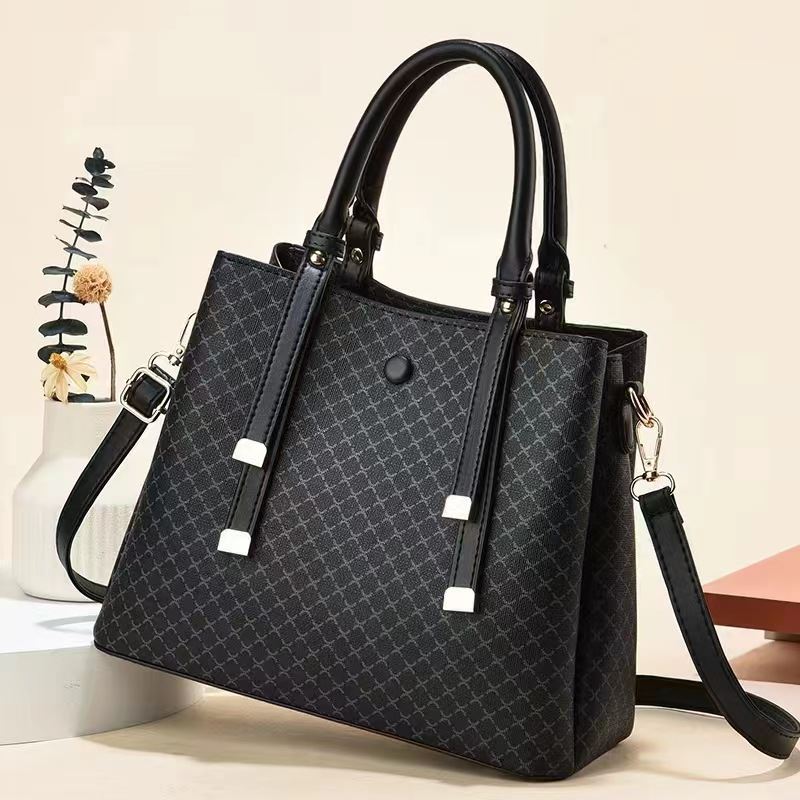 JT81800 IDR.186.000 MATERIAL PU SIZE L28XH22XW12CM WEIGHT 800GR COLOR BLACK