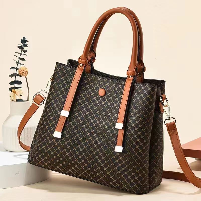 JT81800 IDR.186.000 MATERIAL PU SIZE L28XH22XW12CM WEIGHT 800GR COLOR BROWN
