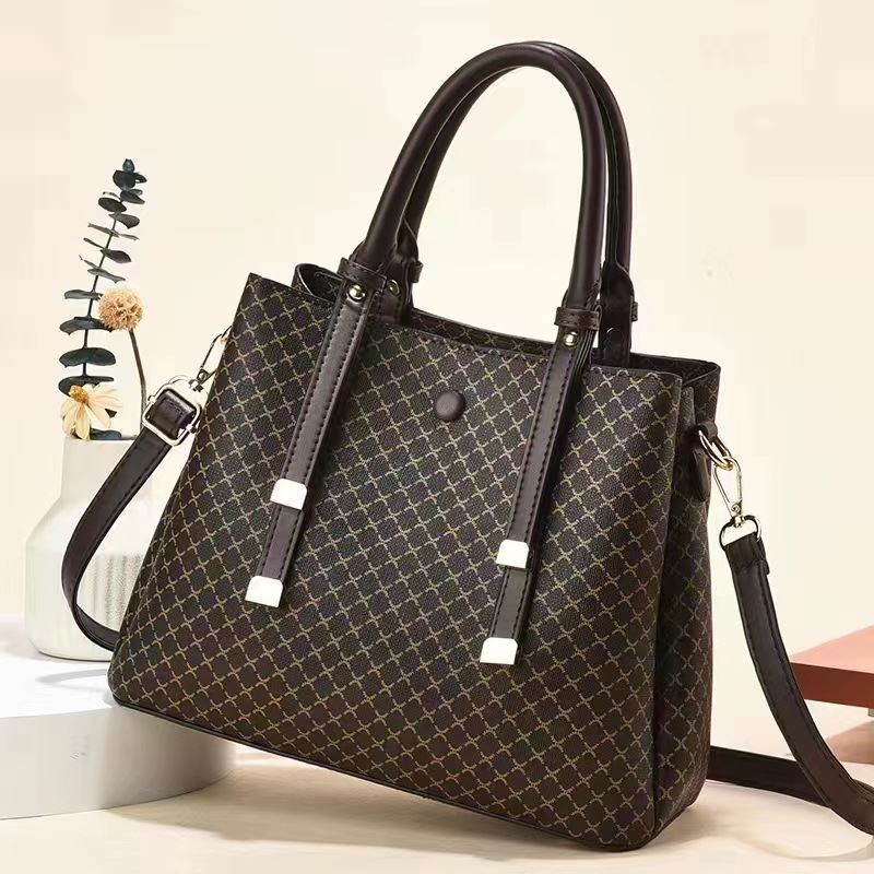 JT81800 IDR.186.000 MATERIAL PU SIZE L28XH22XW12CM WEIGHT 800GR COLOR COFFEE