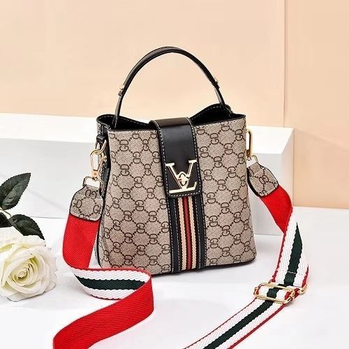 JT81890 IDR.160.000 MATERIAL PU SIZE L20XH19XW11CM WEIGHT 550GR COLOR BLACKGD