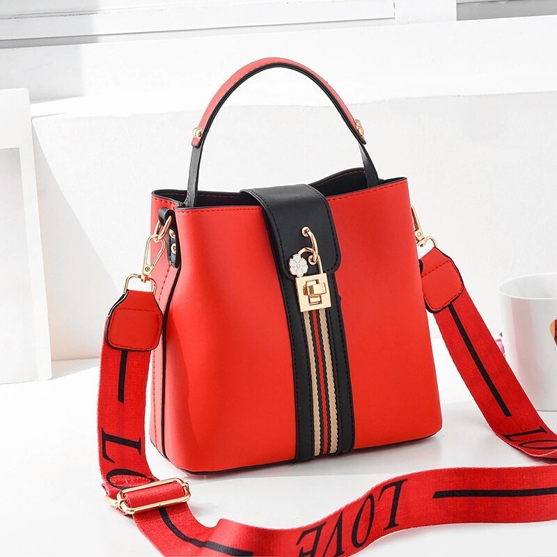 JT81895 MATERIAL PU SIZE L21XH19XW12CM WEIGHT 600GR COLOR RED