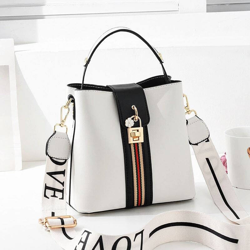 JT81895 IDR.172.000 MATERIAL PU SIZE L21XH19XW12CM WEIGHT 600GR COLOR WHITE